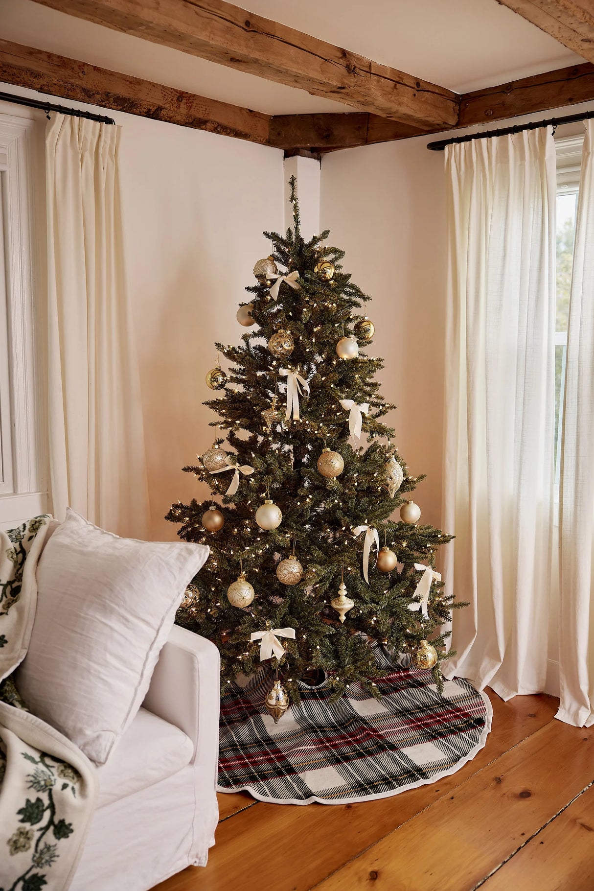 Stewart Plaid Christmas Tree Skirt - Chappy Wrap