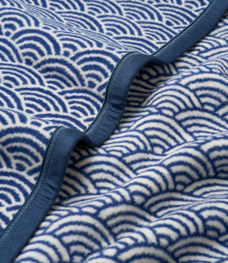 Brewster Scallops Blanket - ChappyWrap