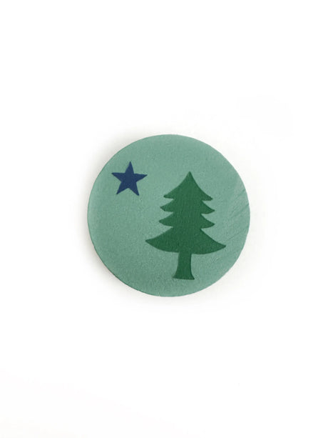 1901 Maine Flag Round Green Wood Magnet - Running Blynd - The Woods Maine