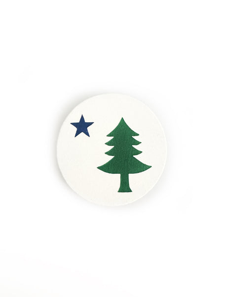 1901 Maine Flag Round White Wood Magnet - Running Blynd