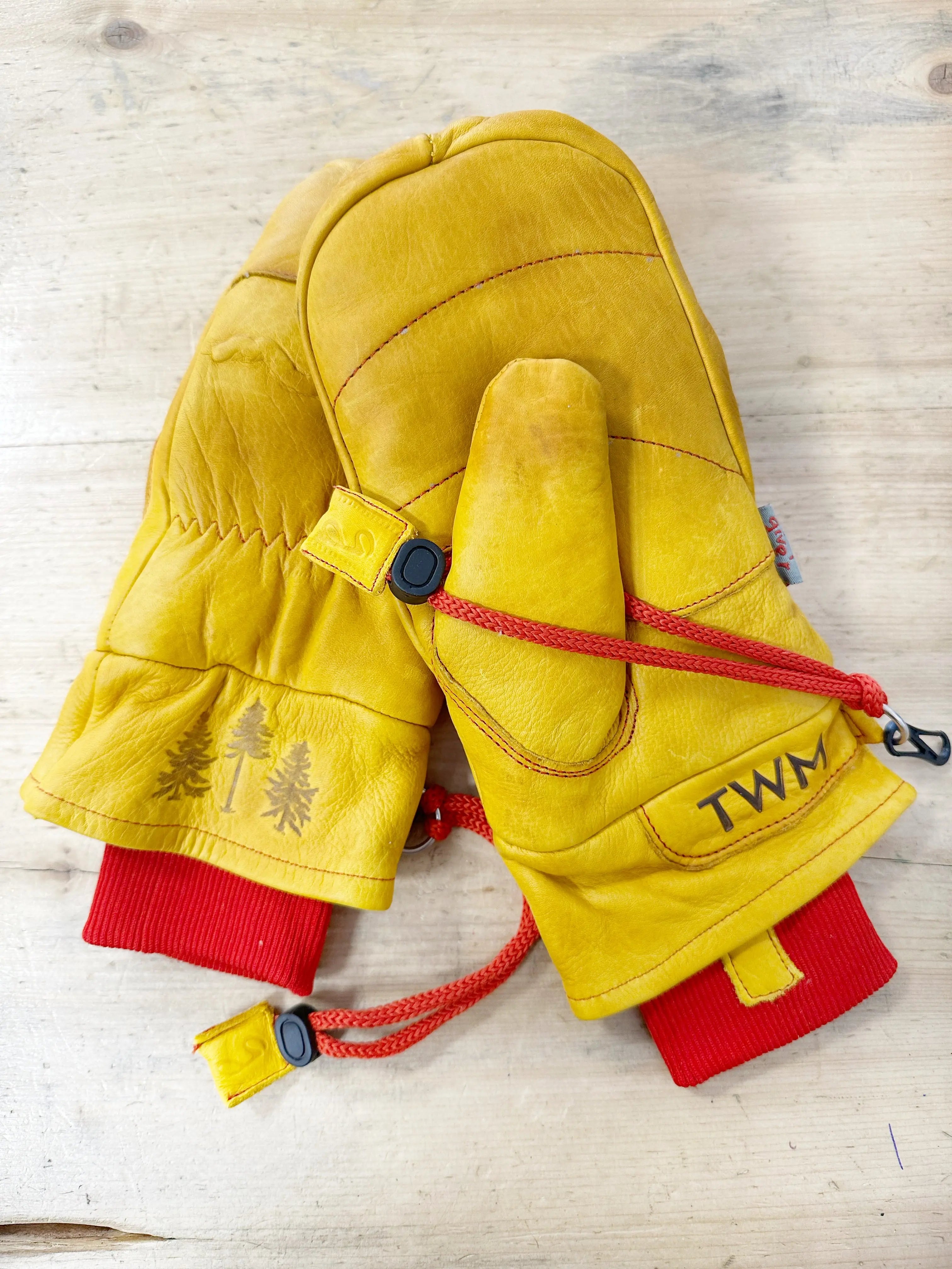 Three Pines® Frontier Mittens x Give'r for The Woods Maine Three Pines® Frontier Mittens x Give'r for The Woods Maine