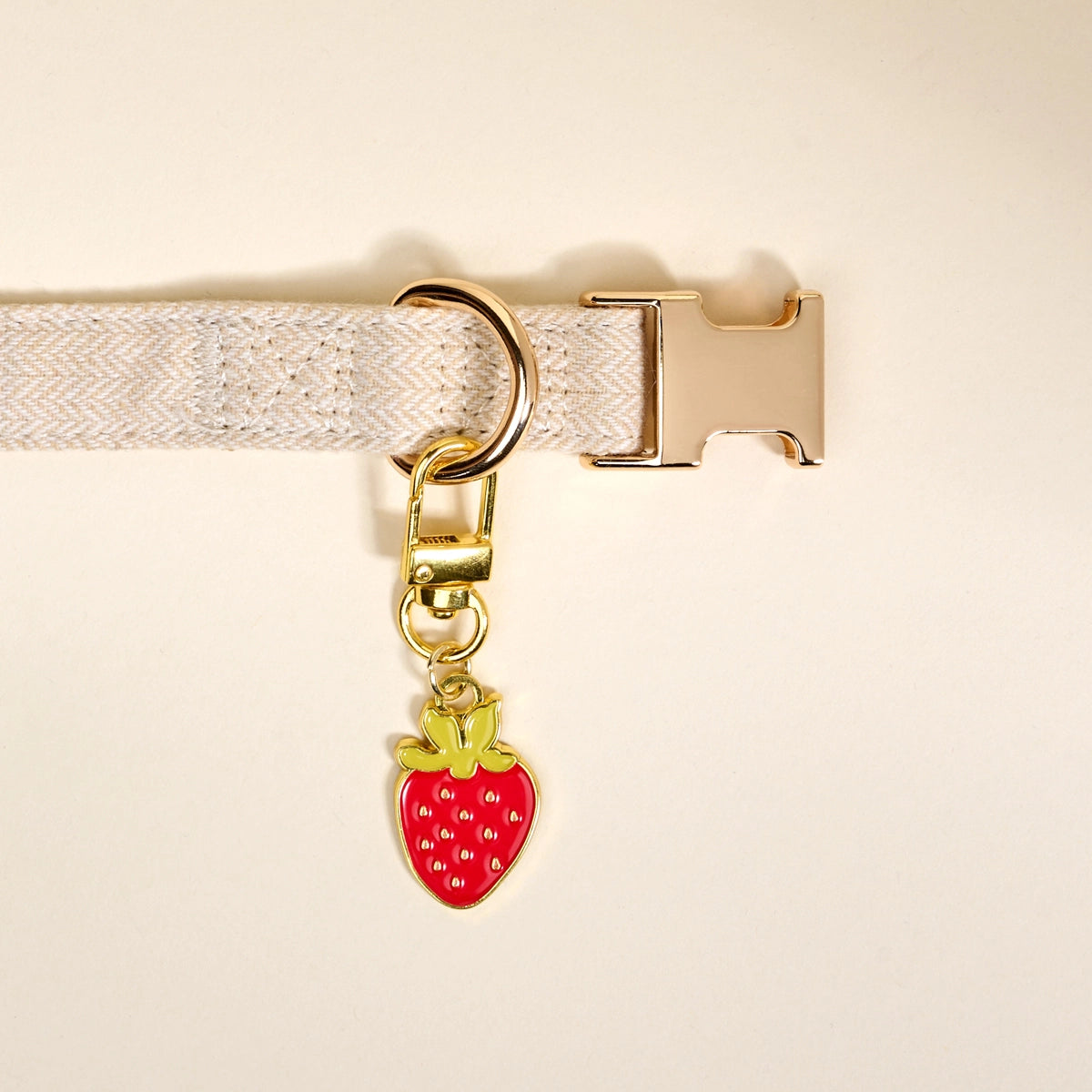 Strawberry Pet Collar Charm - The Darling Effect